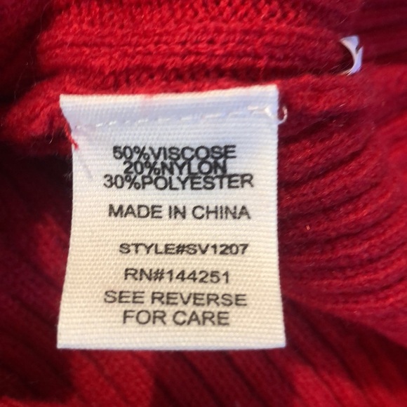 Jessica Simpson true red ribbed knit sweater cropped mocked neck M oversized - Picture 6 of 7